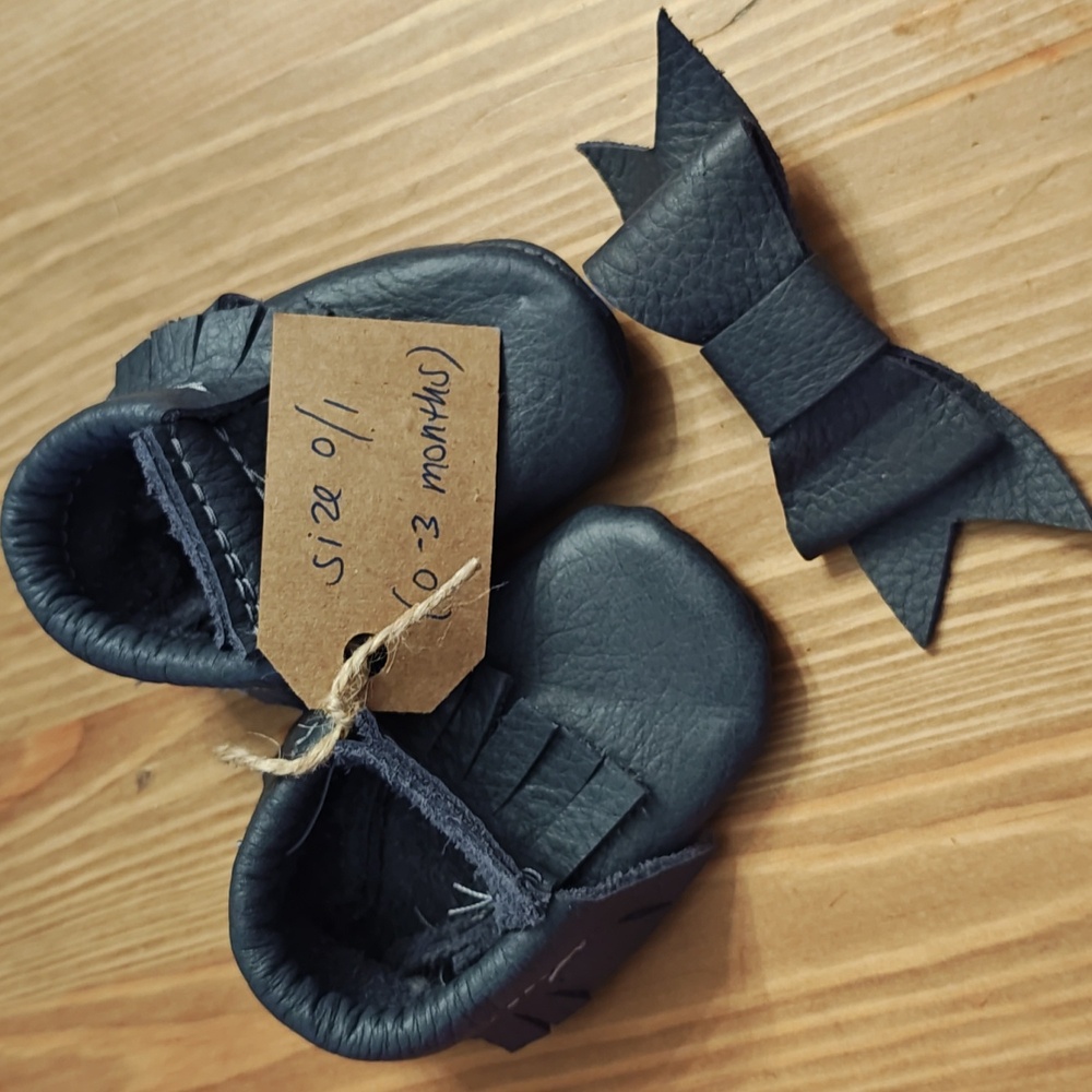 Handmade Real Leather Dark Blue Baby Moccasins with Hair Clip